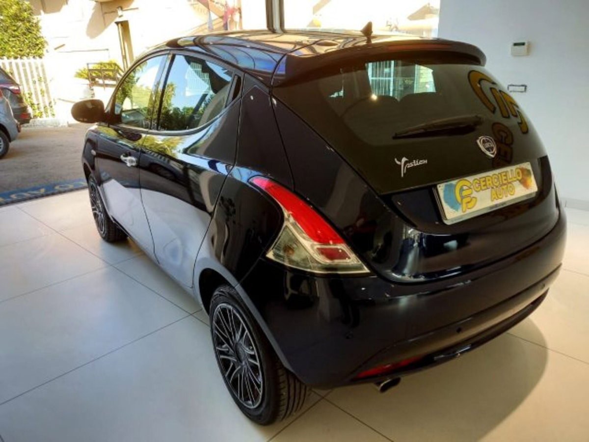 Lancia Ypsilon 1.2 69 CV 5 porte Gold (5)