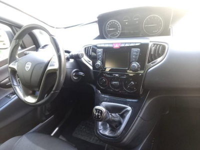 Lancia Ypsilon 1.2 69 CV 5 porte Gold (6)