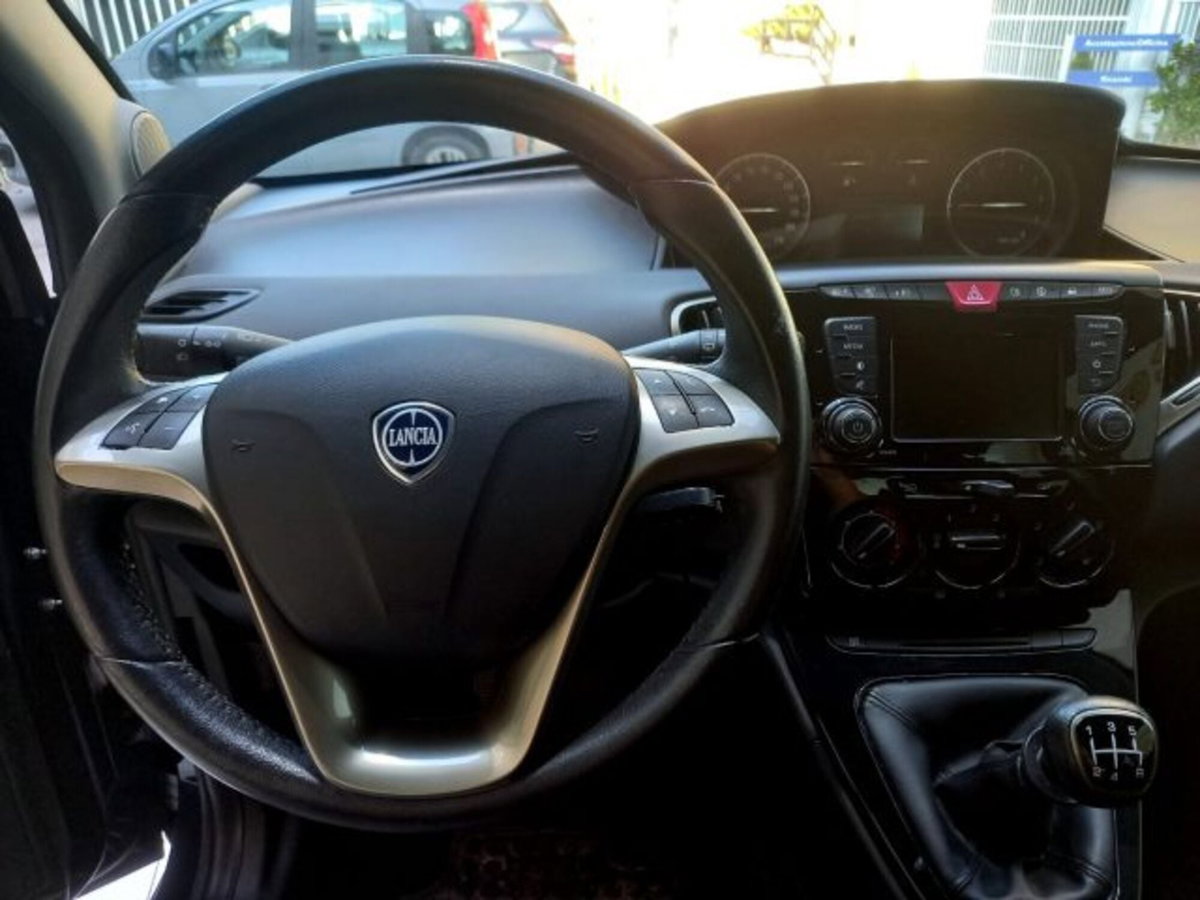 Lancia Ypsilon 1.2 69 CV 5 porte Gold (8)