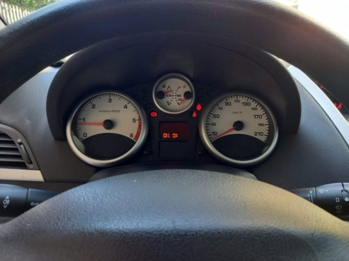 Peugeot 207 HDi 70CV FAP 5p. X Line (5)
