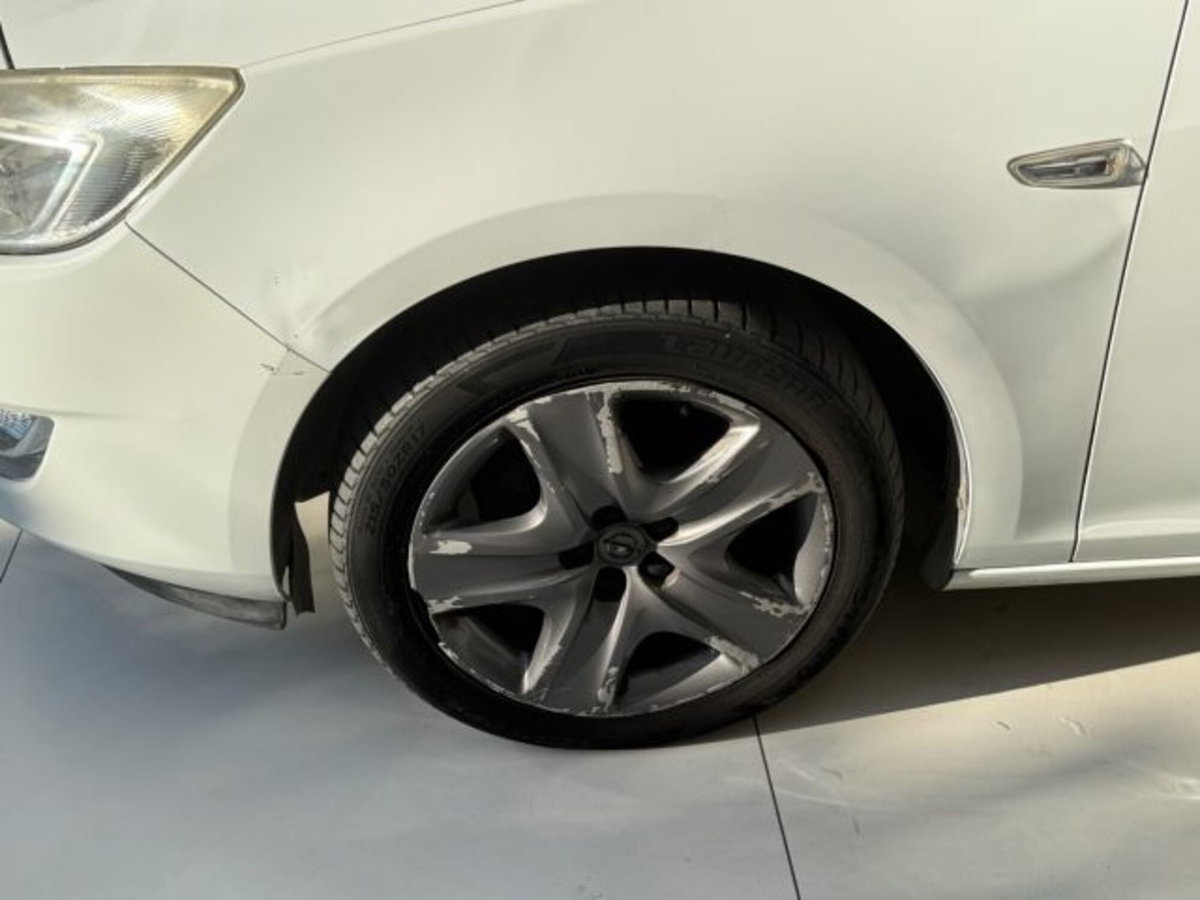 Opel Astra 1.4 100CV 5 porte Cosmo (17)