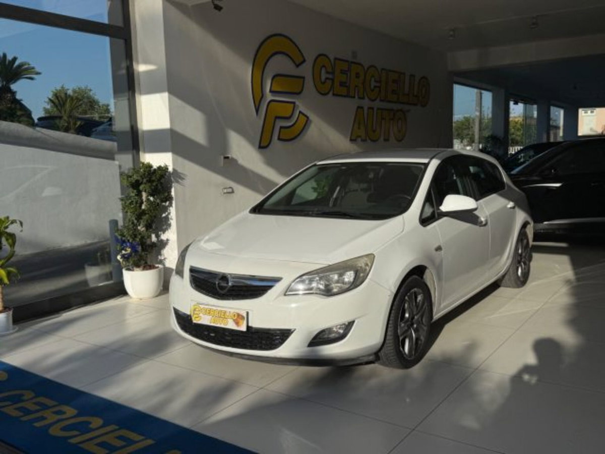 Opel Astra 1.4 100CV 5 porte Cosmo (2)