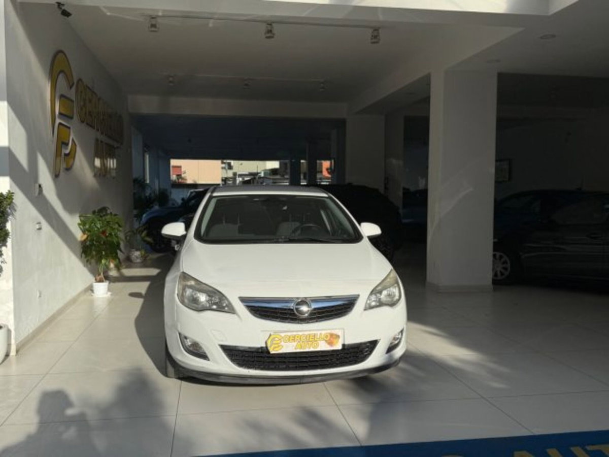 Opel Astra 1.4 100CV 5 porte Cosmo (3)