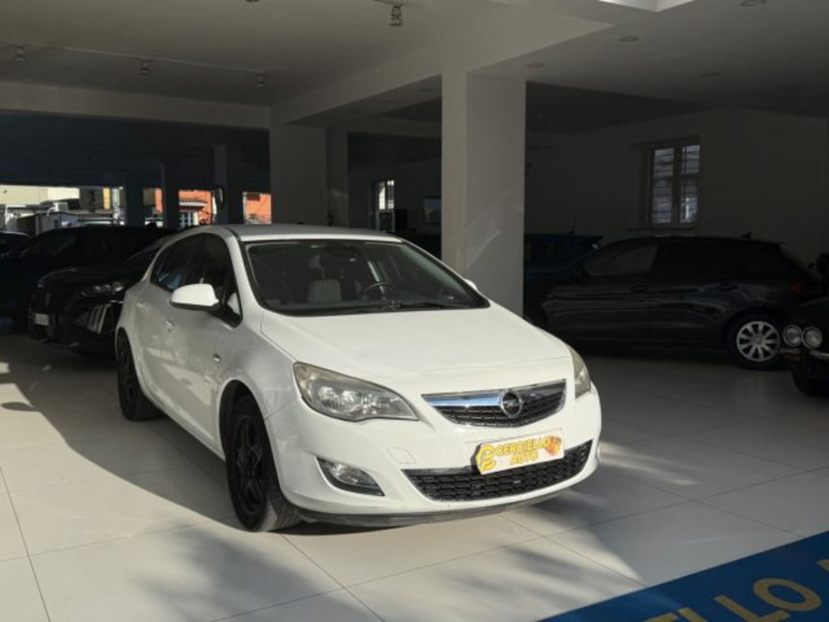Opel Astra 1.4 100CV 5 porte Cosmo (4)