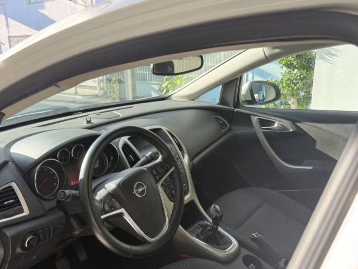 Opel Astra 1.4 100CV 5 porte Cosmo (7)