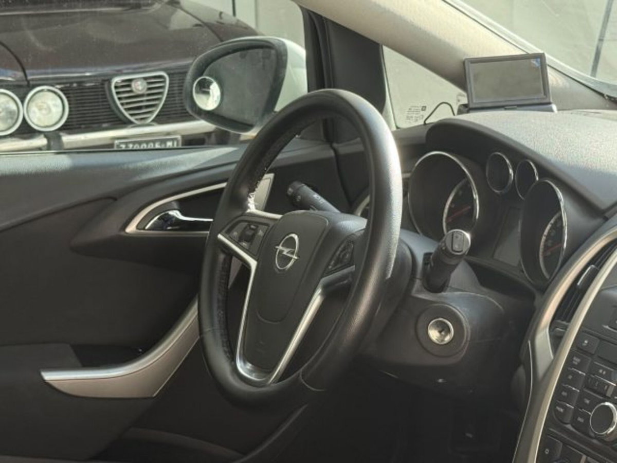 Opel Astra 1.4 100CV 5 porte Cosmo (9)