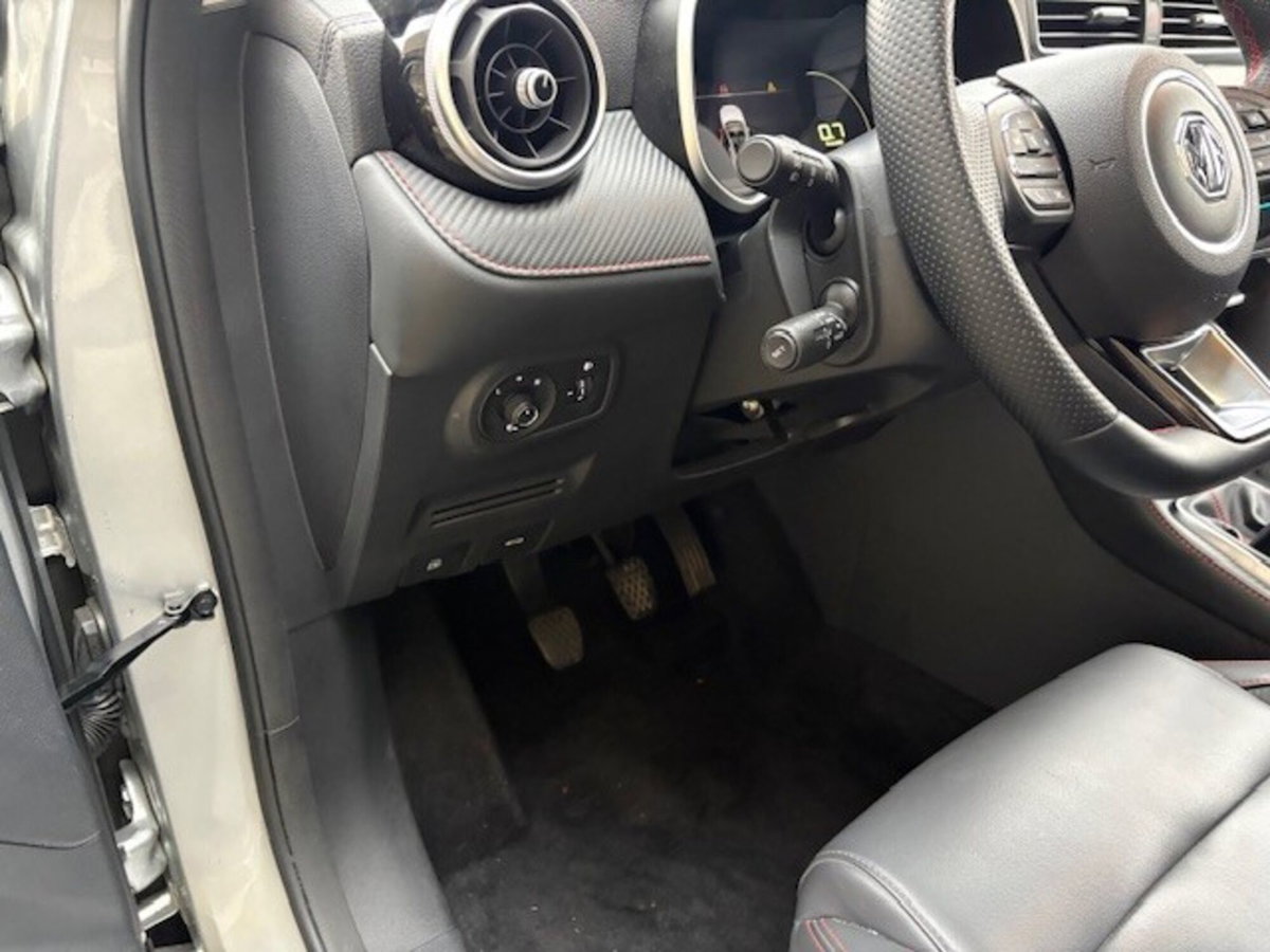 Mg ZS ZS 1.5 Luxury (18)