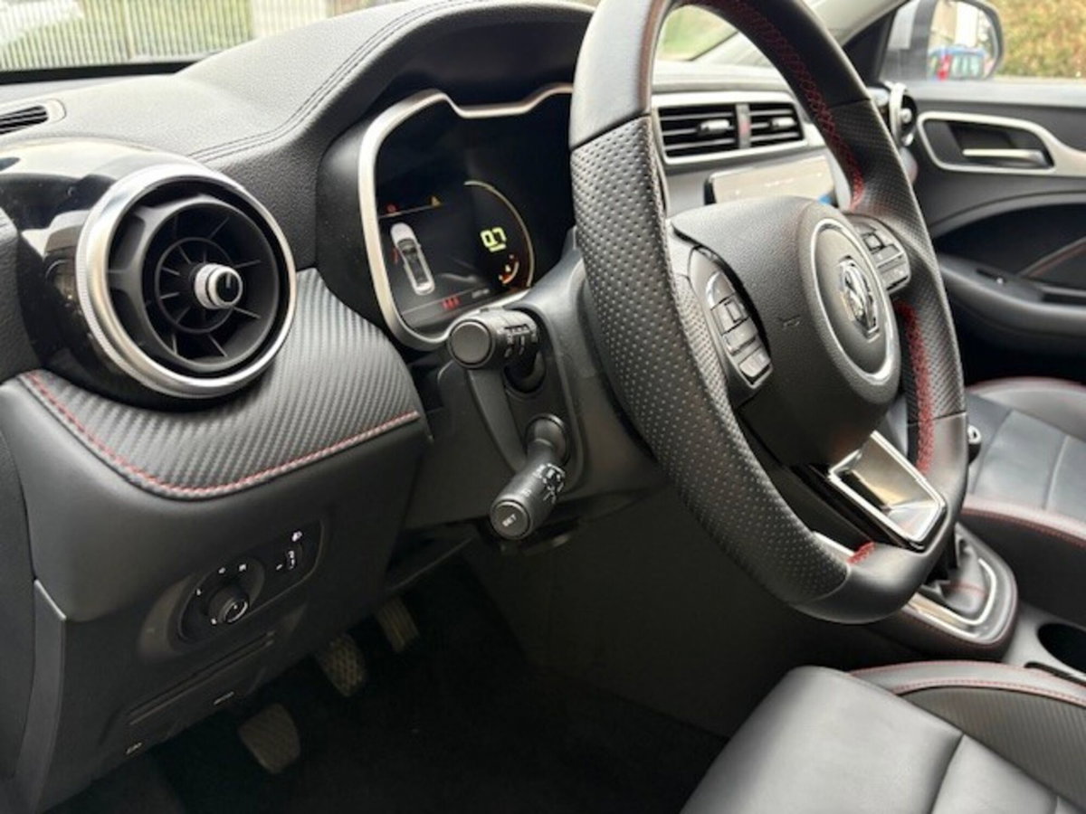 Mg ZS ZS 1.5 Luxury (19)