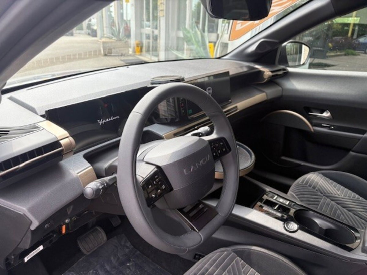 Lancia Ypsilon 1.2 mhev Edizione Cassina e-dct (14)