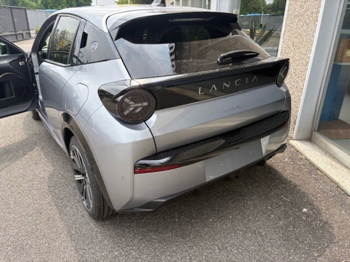 Lancia Ypsilon 1.2 mhev Edizione Cassina e-dct (17)