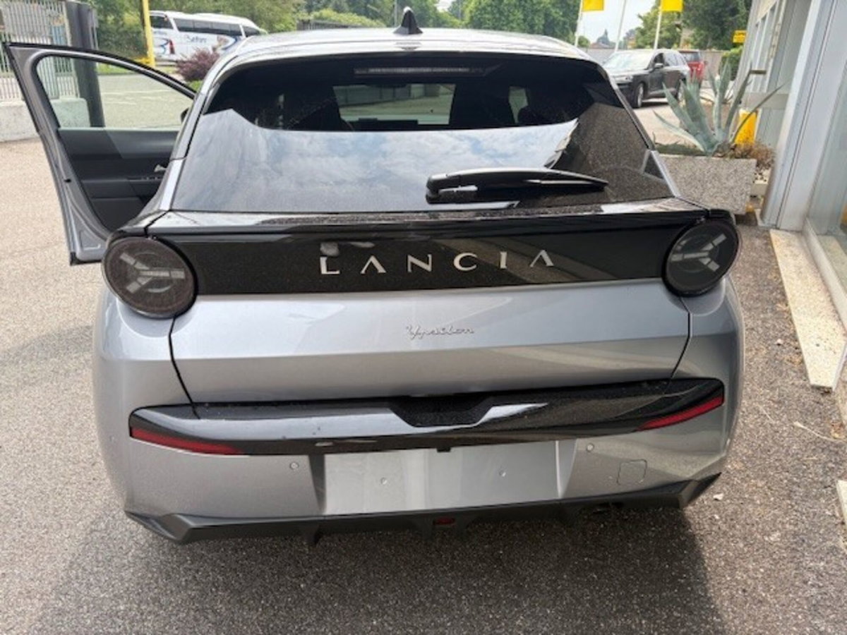 Lancia Ypsilon 1.2 mhev Edizione Cassina e-dct (18)