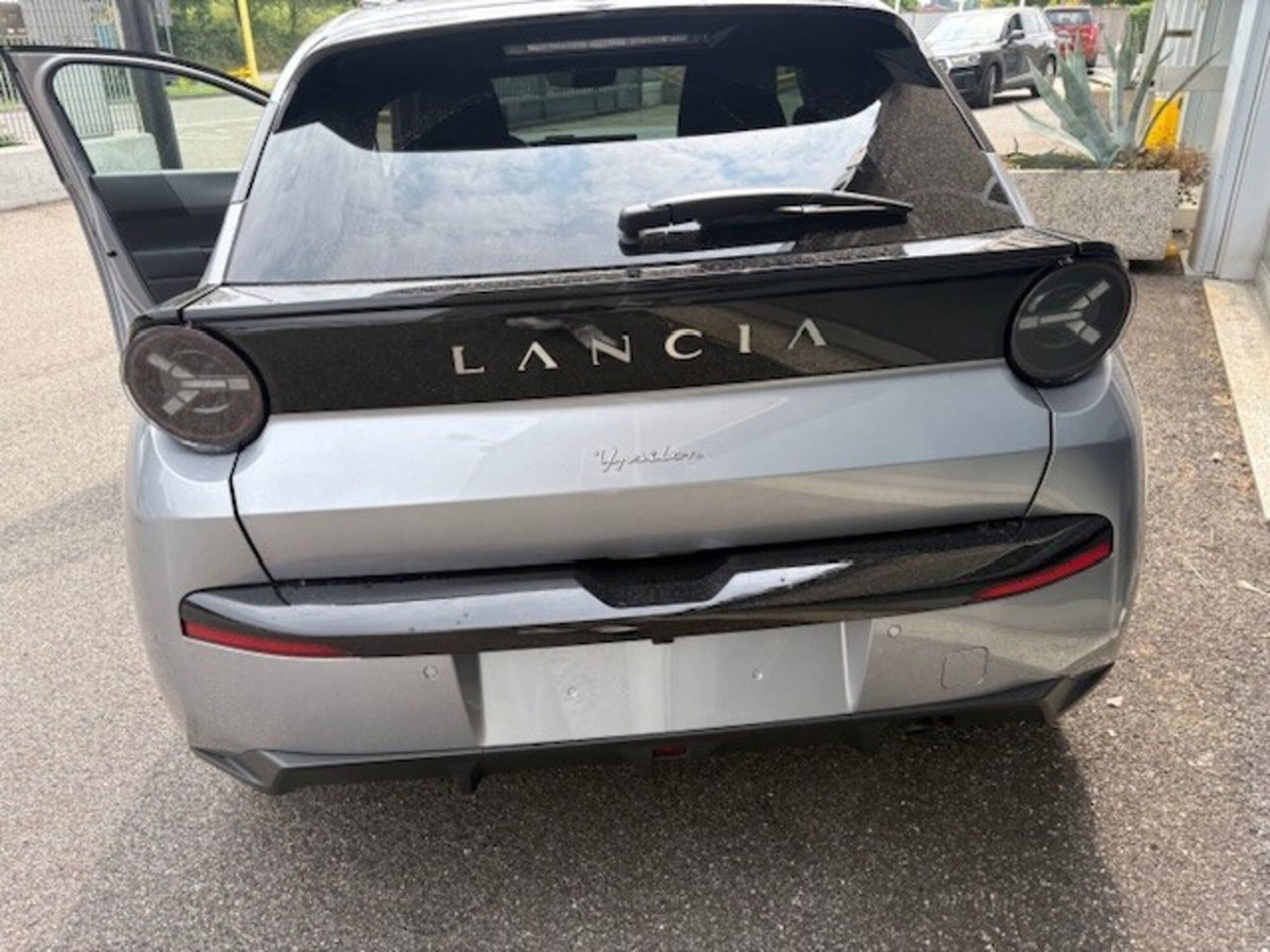 Lancia Ypsilon 1.2 mhev Edizione Cassina e-dct (19)