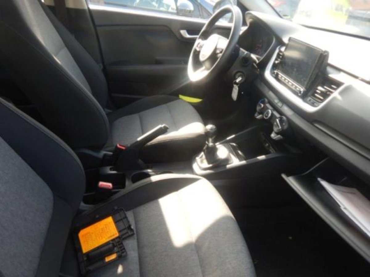 Kia Stonic 1.2 MPI 84 CV Style (5)
