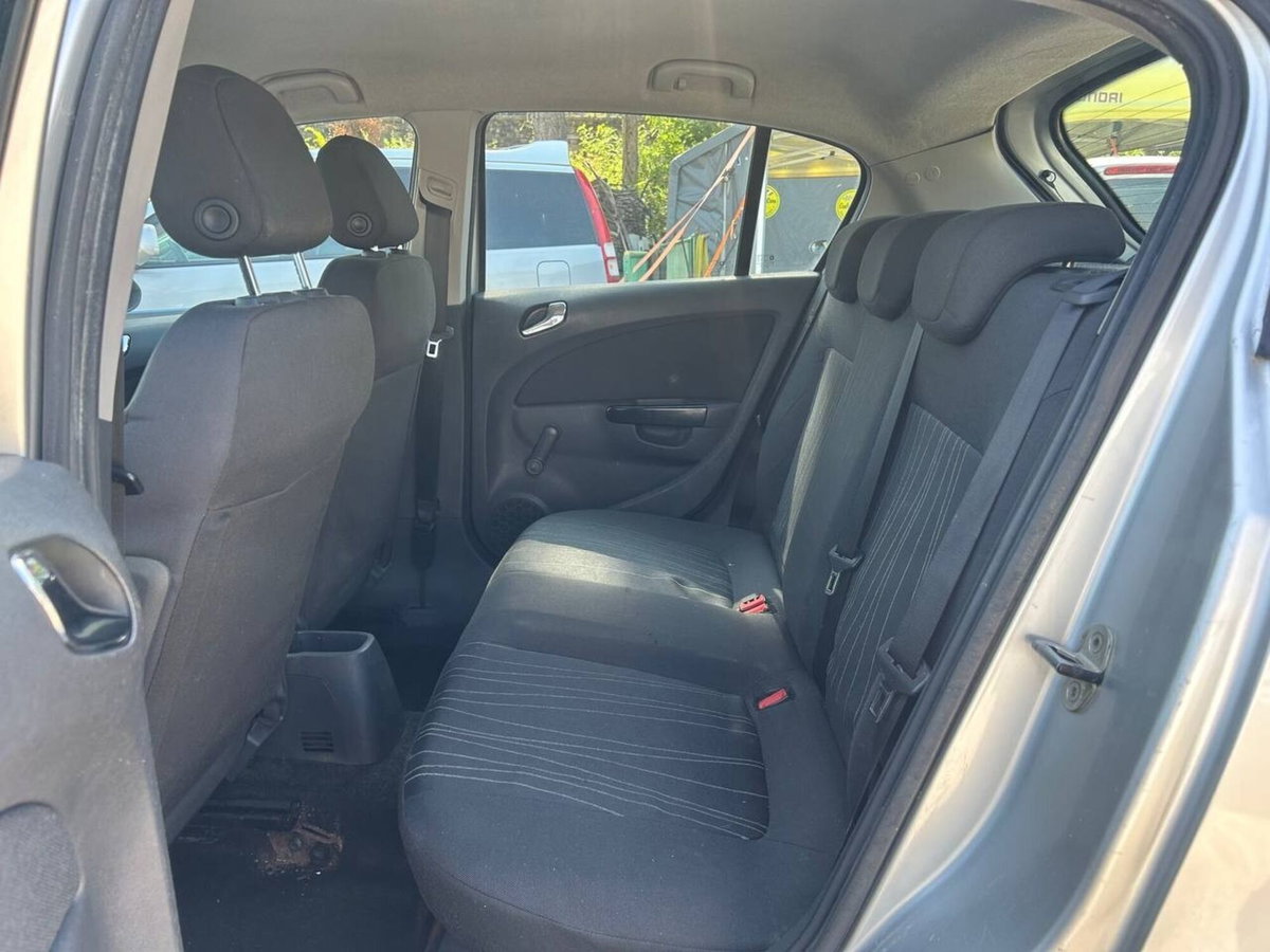 Opel Corsa 1.0 12V 5 porte Enjoy (8)