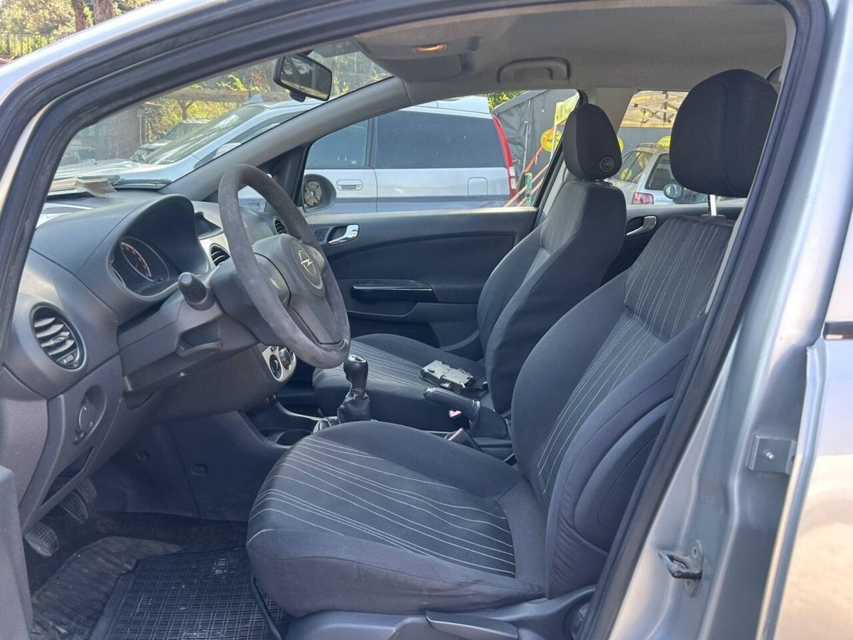 Opel Corsa 1.0 12V 5 porte Enjoy (9)