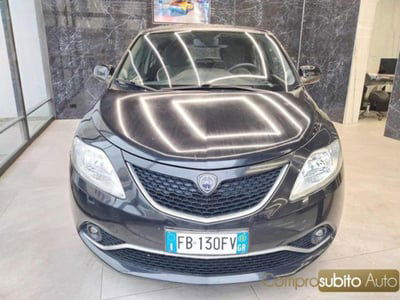 Lancia Ypsilon 1.3 MJT 16V 95 CV 5 porte S&S Silver usata