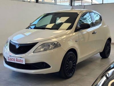 Lancia Ypsilon 1.0 FireFly 5 porte S&S Hybrid Gold Plus usata