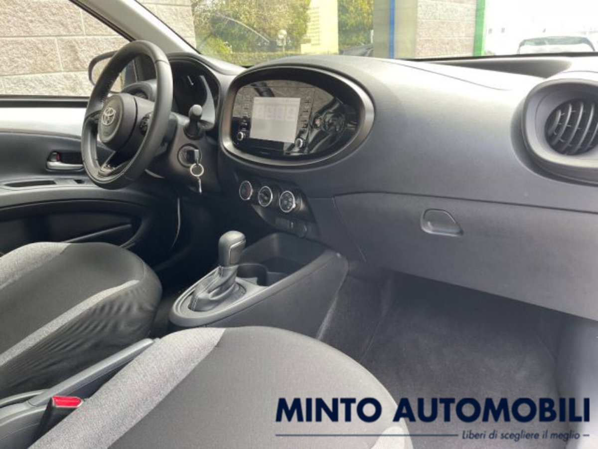 Toyota Aygo X 1.0 Lounge Air 72cv s-cvt (17)