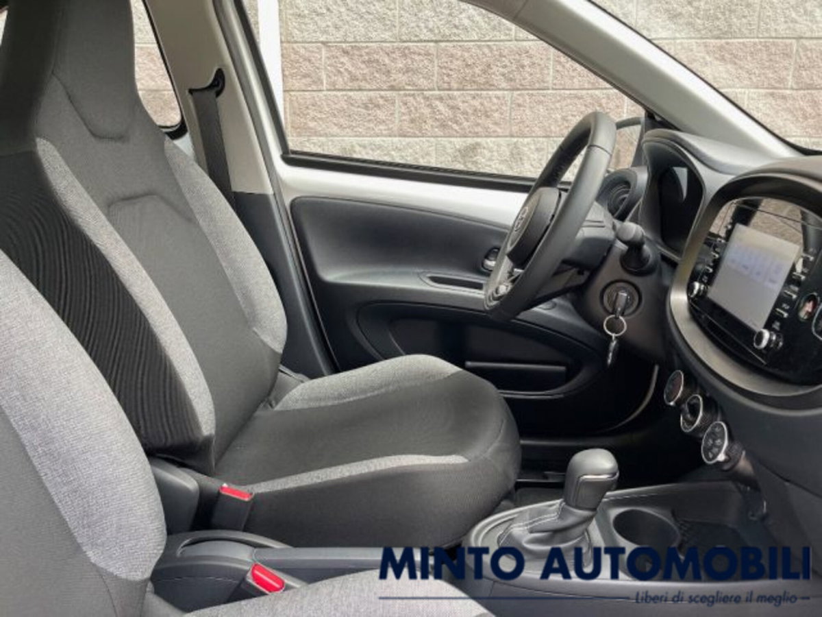 Toyota Aygo X 1.0 Lounge Air 72cv s-cvt (18)