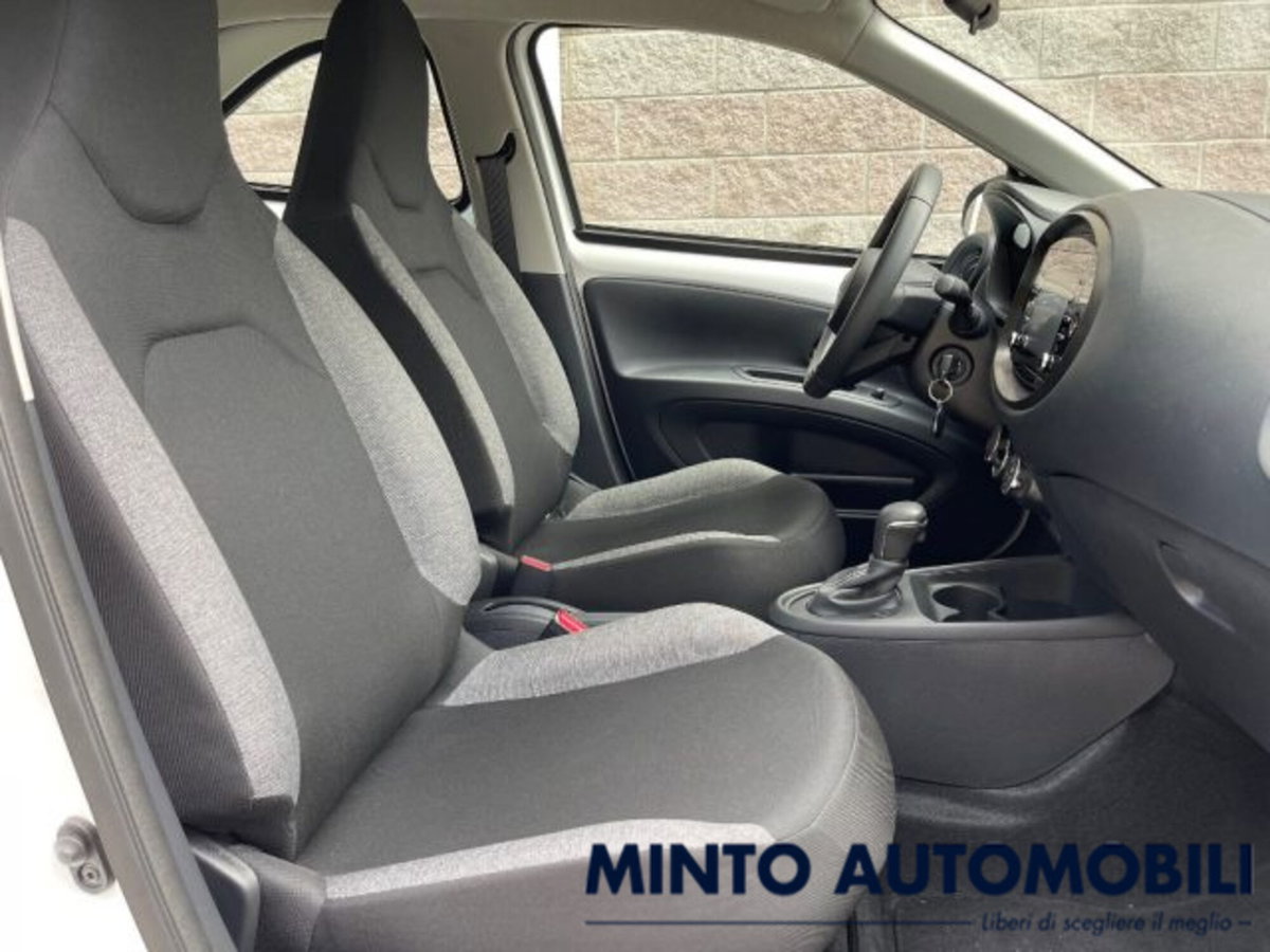 Toyota Aygo X 1.0 Lounge Air 72cv s-cvt (19)