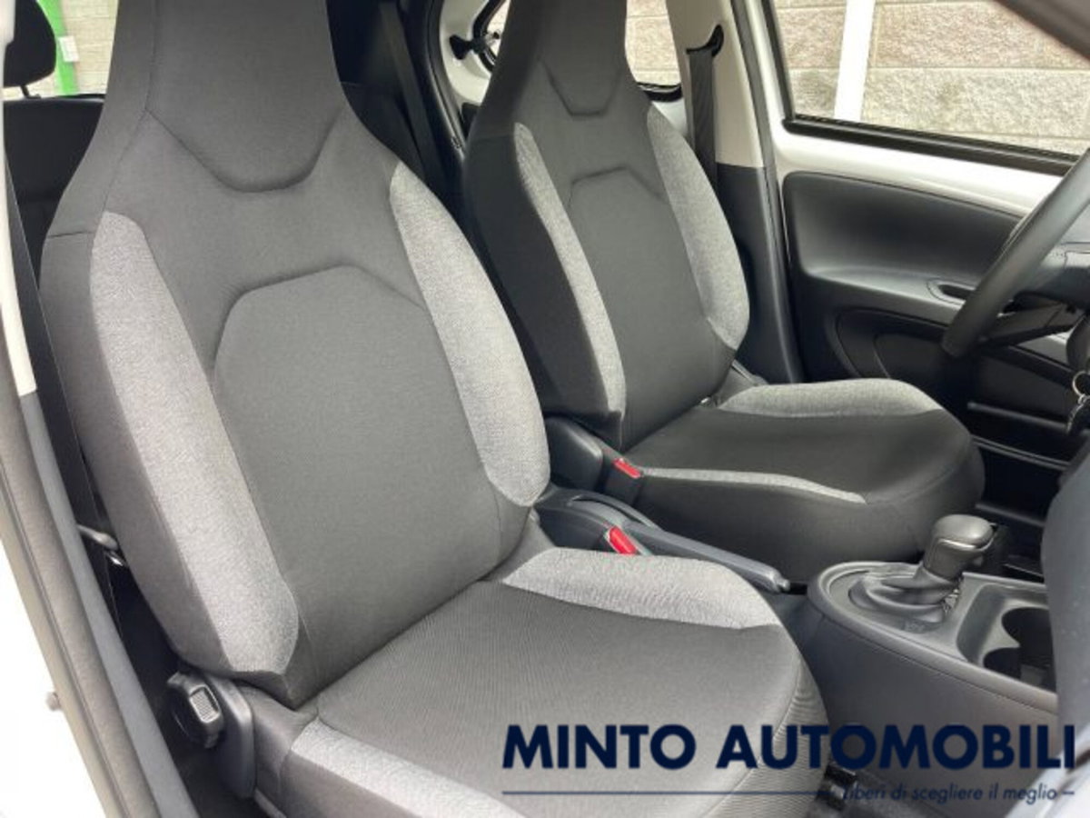 Toyota Aygo X 1.0 Lounge Air 72cv s-cvt (20)
