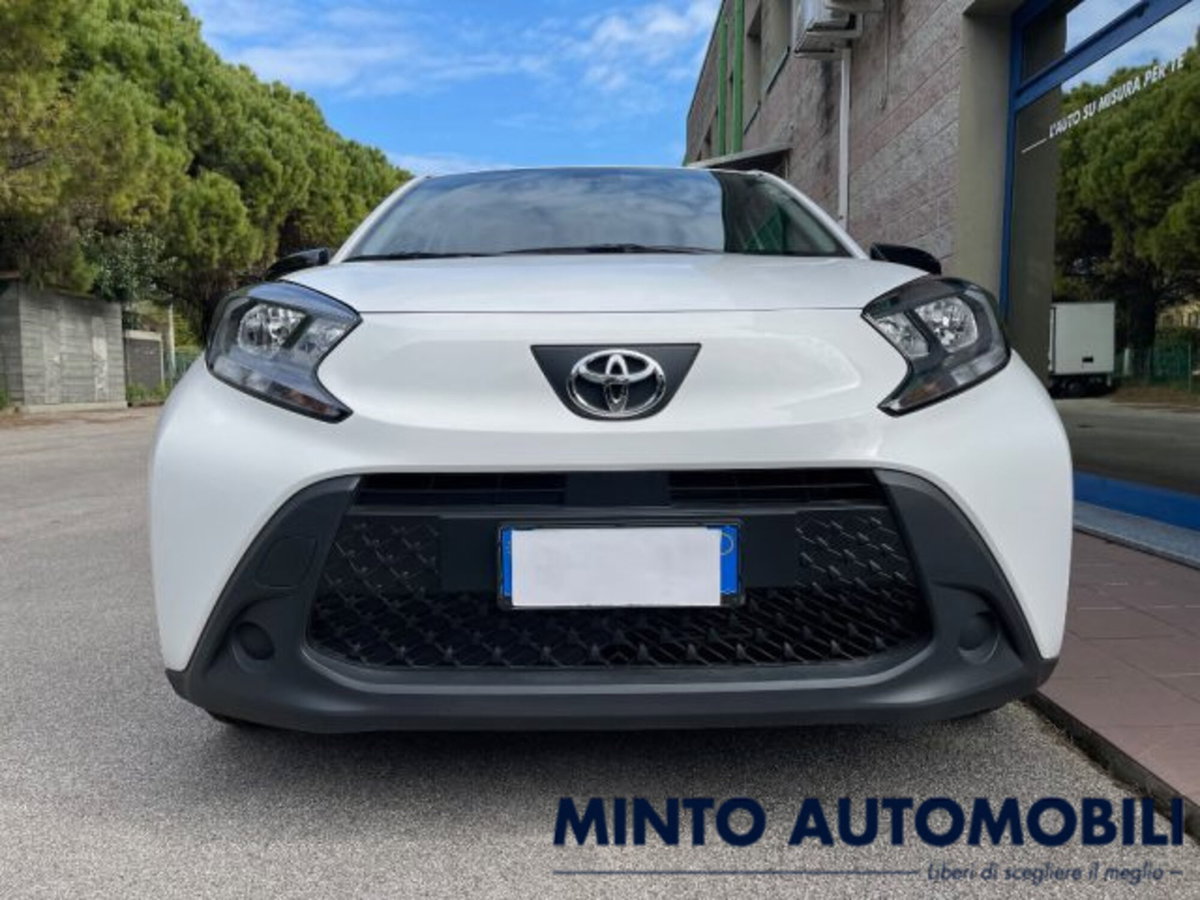 Toyota Aygo X 1.0 Lounge Air 72cv s-cvt (3)