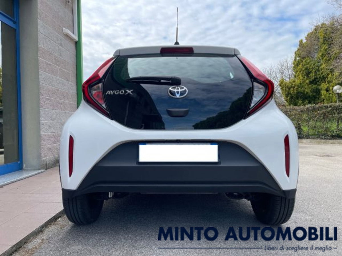 Toyota Aygo X 1.0 Lounge Air 72cv s-cvt (4)