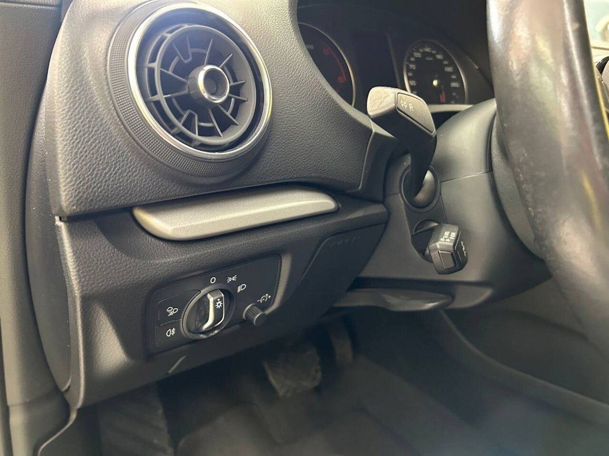 Audi A3 1.6 TDI 116 CV S tronic Sport (20)