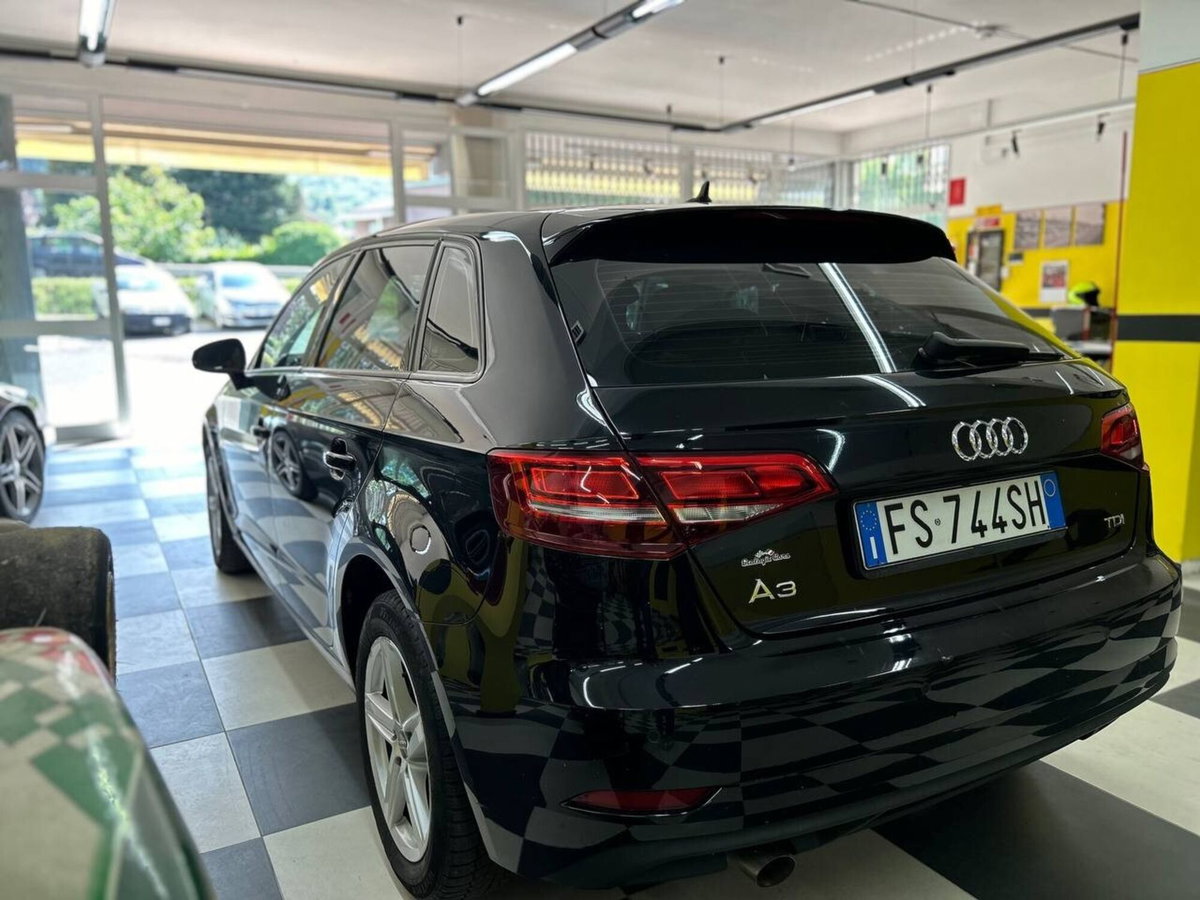 Audi A3 1.6 TDI 116 CV S tronic Sport (4)
