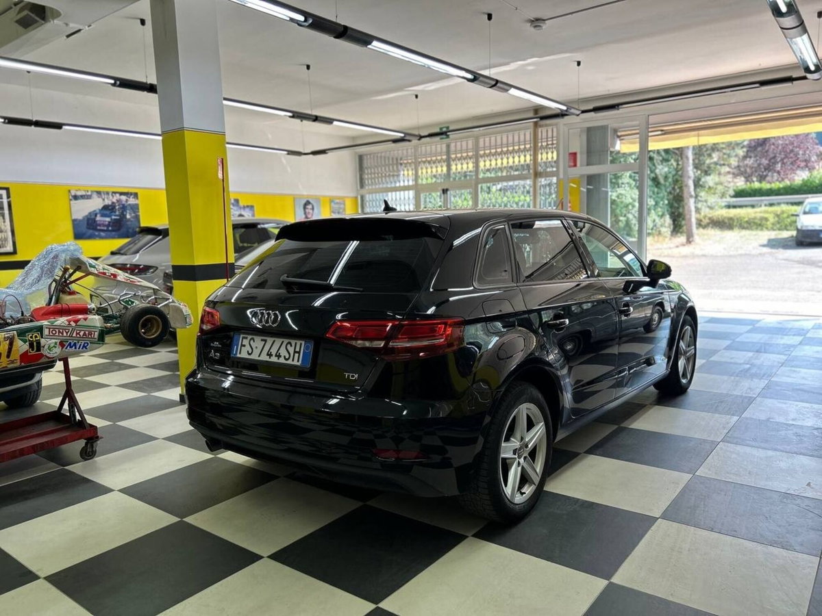 Audi A3 1.6 TDI 116 CV S tronic Sport (6)