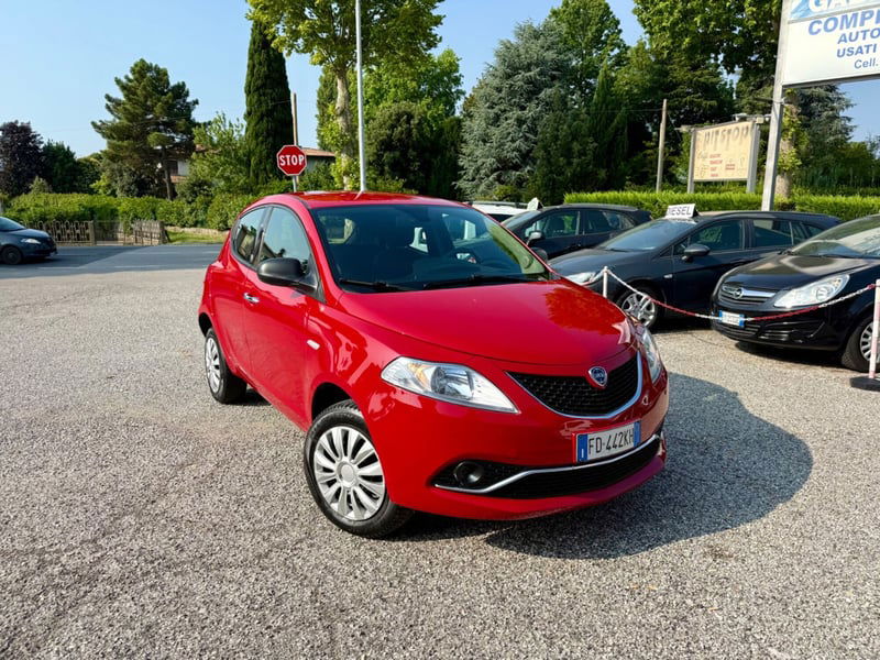Lancia Ypsilon 0.9 TwinAir 85 CV 5 porte Metano Ecochic Silver