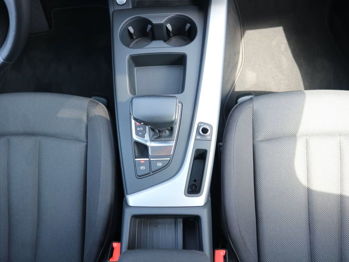 Audi A4 Avant 35 TDI/163 CV S tronic Business Advanced (15)