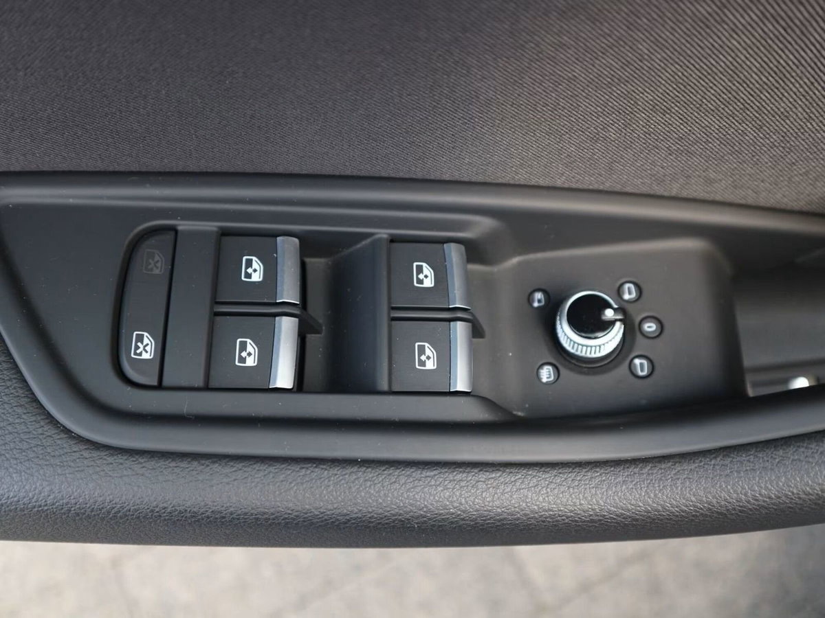 Audi A4 Avant 35 TDI/163 CV S tronic Business Advanced (9)