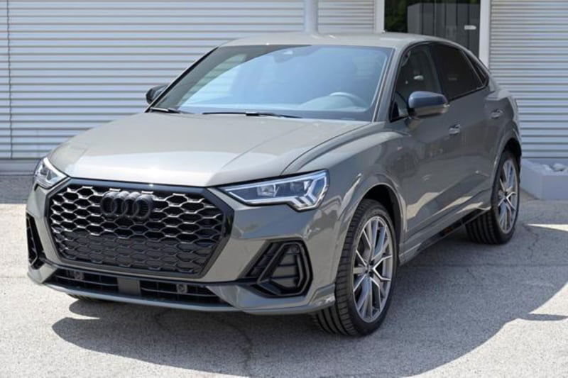 Audi Q3 Sportback 35 2.0 tdi Identity Black s-tronic