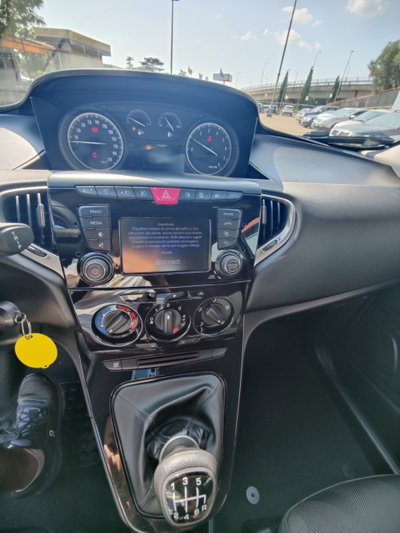 Lancia Ypsilon 1.0 FireFly 5 porte S&S Hybrid Ecochic Gold (9)