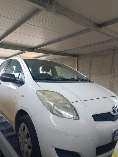 Toyota Yaris 1.D-4D DPF 5 porte Now usata