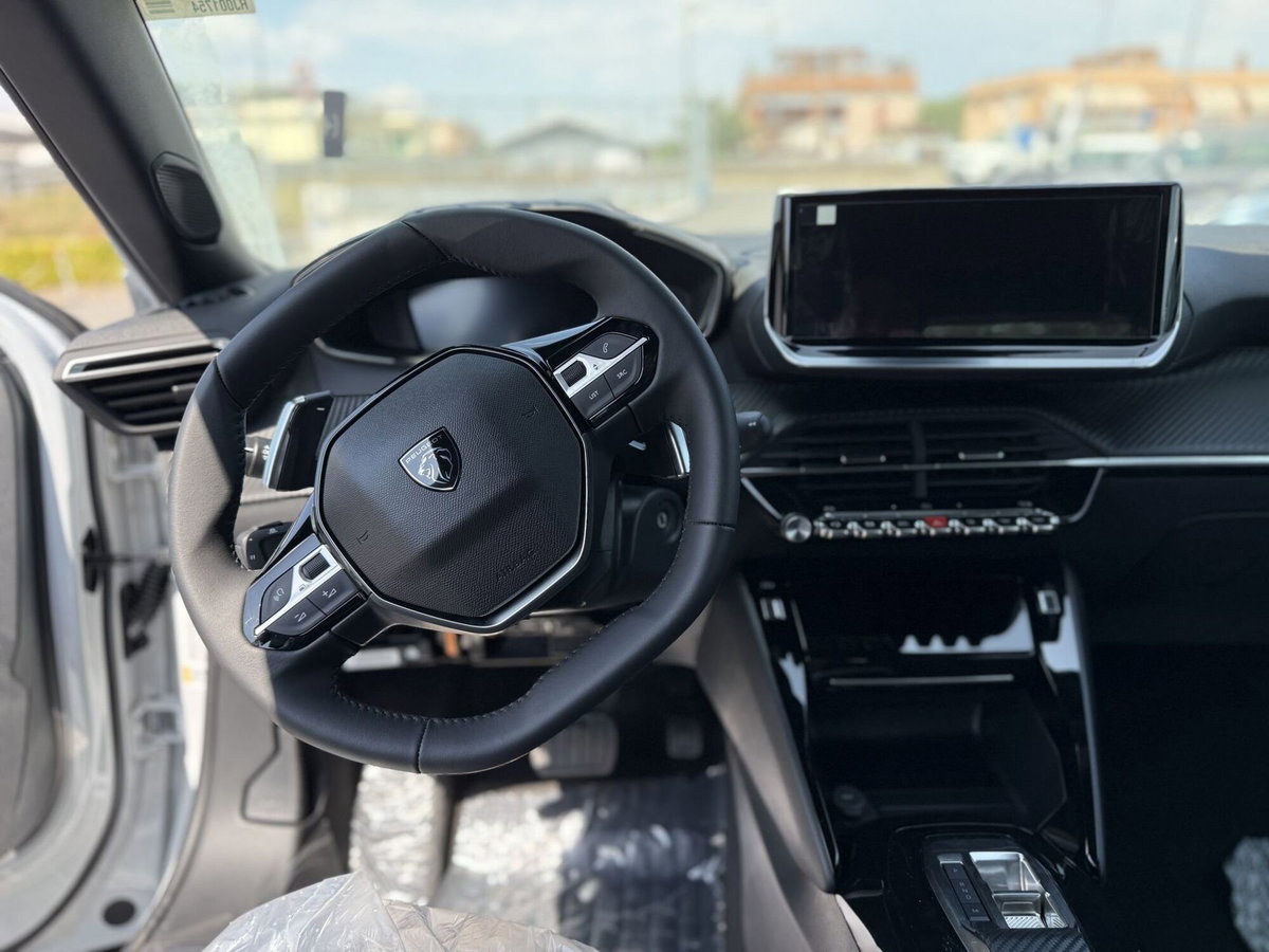 Peugeot 2008 1.2 hybrid Allure 145cv e-dcs6 (11)