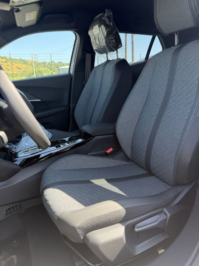 Peugeot 2008 1.2 hybrid Allure 145cv e-dcs6 (9)