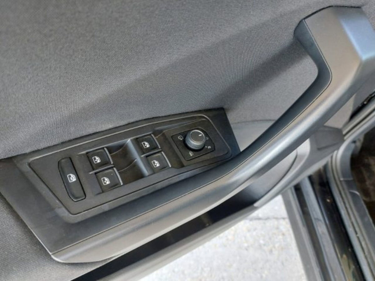 Volkswagen T-Roc 2.0 TDI SCR Business BlueMotion Technology (16)