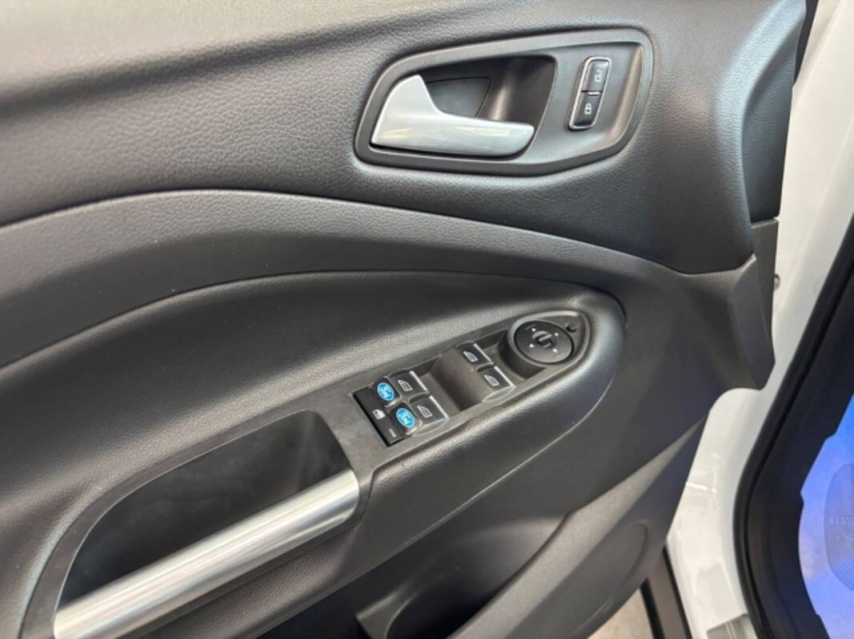 Ford Kuga 2.0 TDCI 120 CV S&S 2WD Titanium (11)