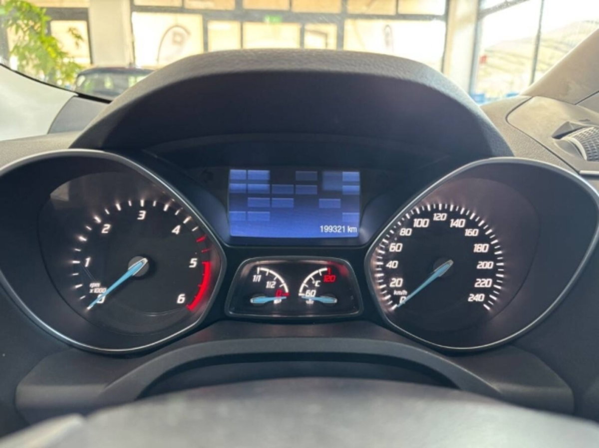 Ford Kuga 2.0 TDCI 120 CV S&S 2WD Titanium (16)
