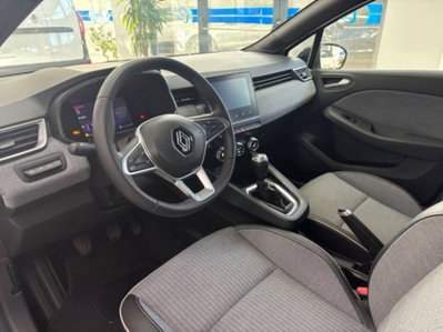 Renault Clio 1.0 tce Techno 90cv (9)