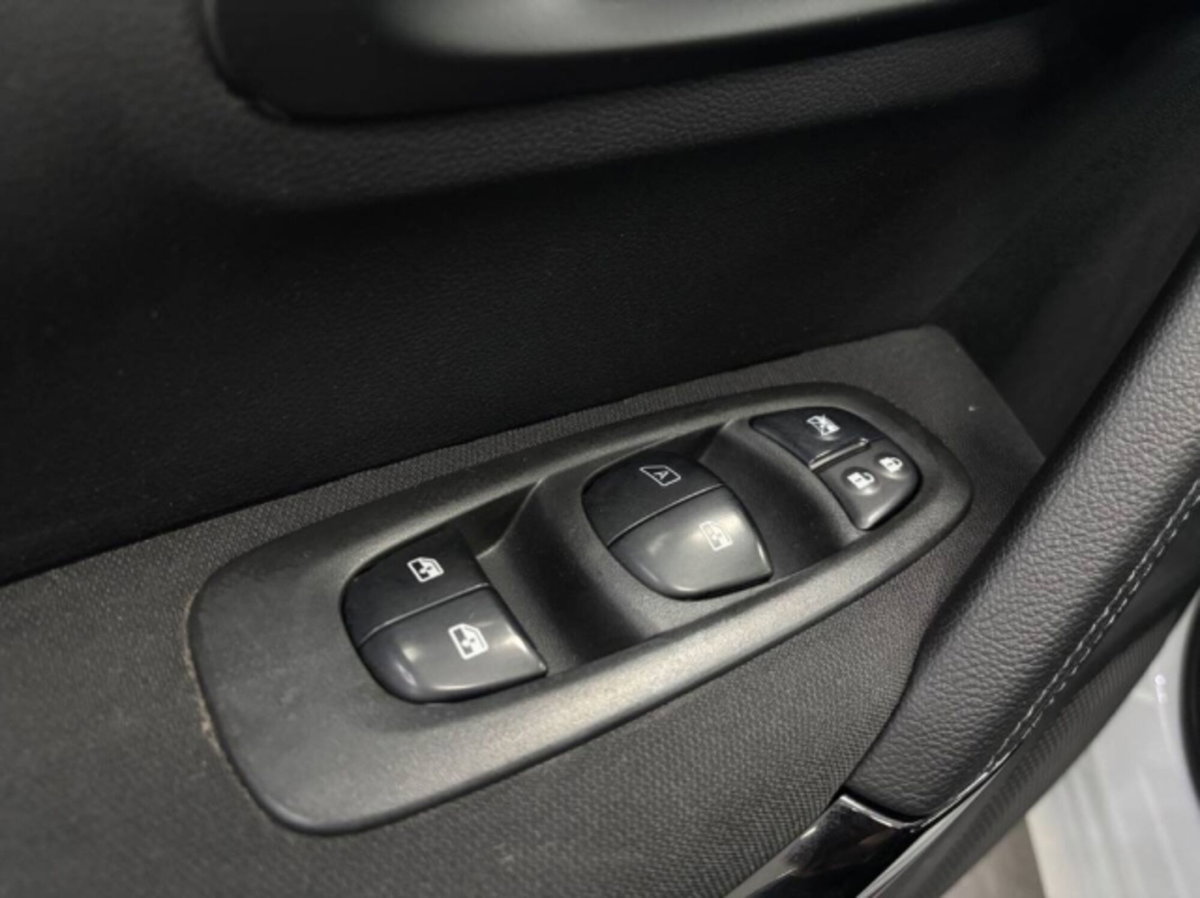 Renault Kadjar 8V 110CV Energy Hypnotic (11)