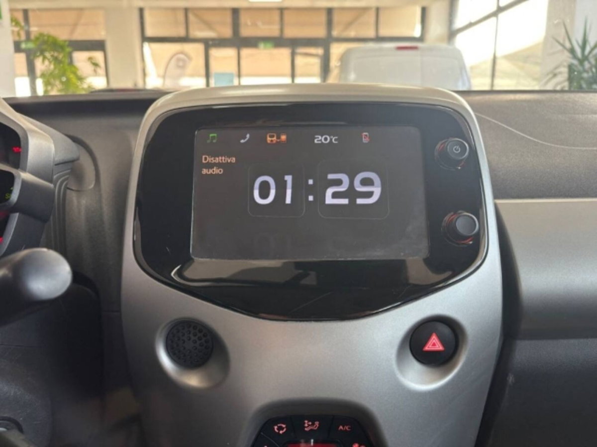 Toyota Aygo 1.0 12V VVT-i 5 porte (10)