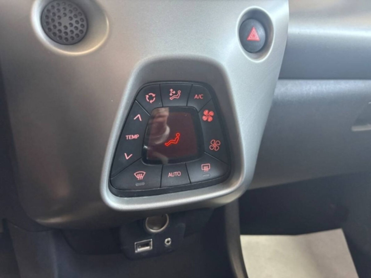 Toyota Aygo 1.0 12V VVT-i 5 porte (11)
