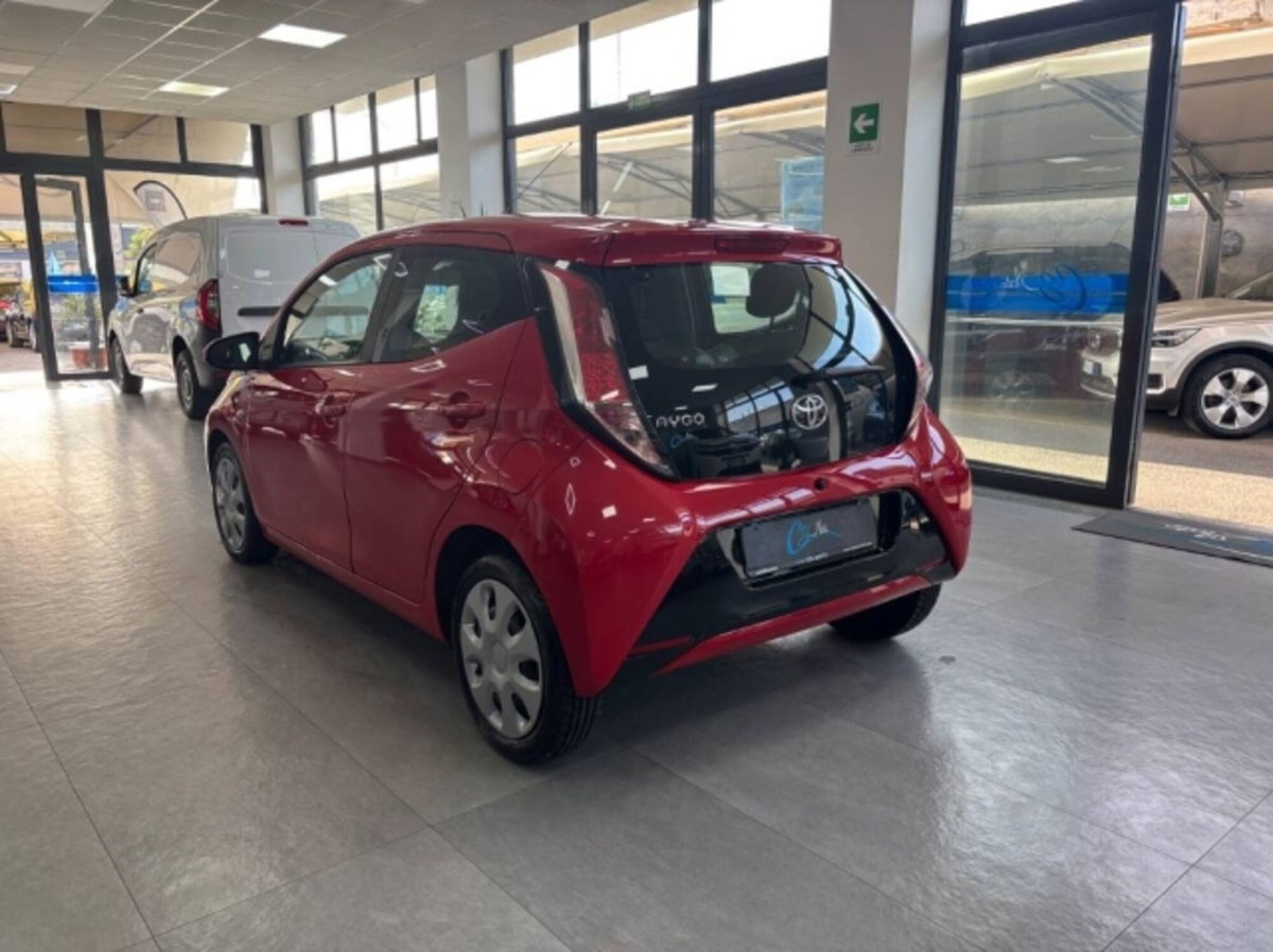 Toyota Aygo 1.0 12V VVT-i 5 porte (4)