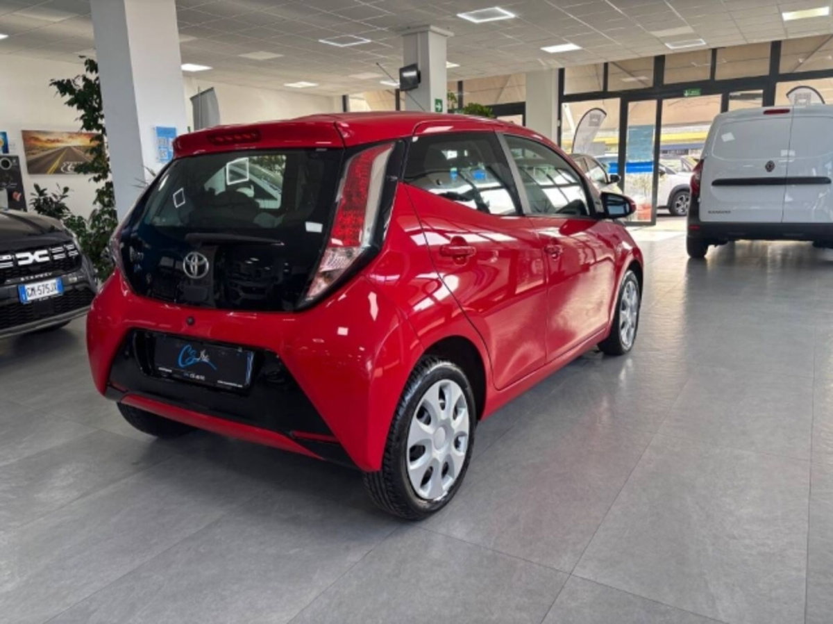 Toyota Aygo 1.0 12V VVT-i 5 porte (6)