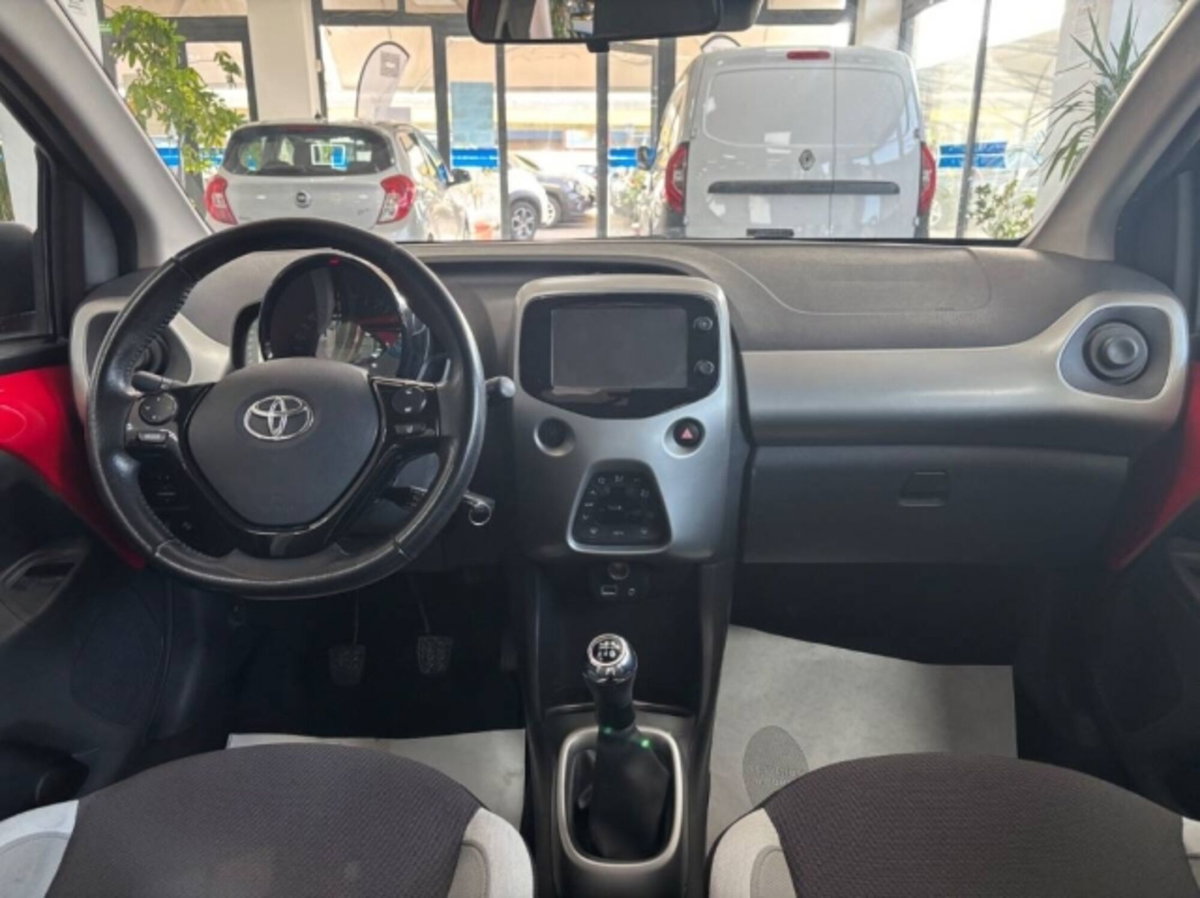 Toyota Aygo 1.0 12V VVT-i 5 porte (8)