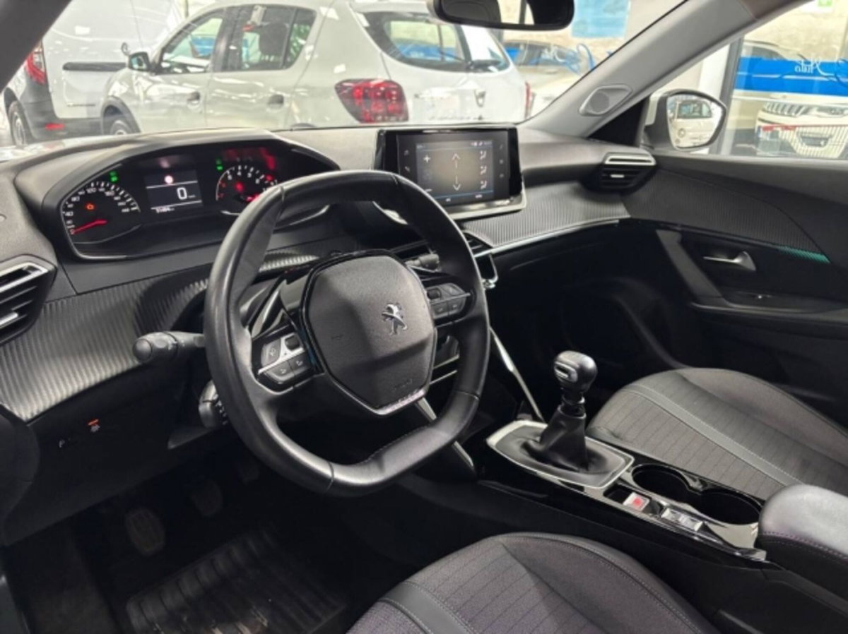 Peugeot 2008 PureTech 100 S&S Allure Pack (13)