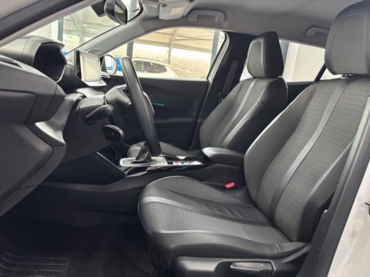 Peugeot 2008 PureTech 100 S&S Allure Pack (14)